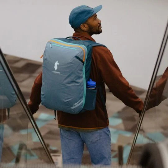 cotopaxi allpa 35l travel pack. Pack A front zip accessory pocket with internal organization holds chargers and travel docs Cotopaxi Allpa 35 L Travel