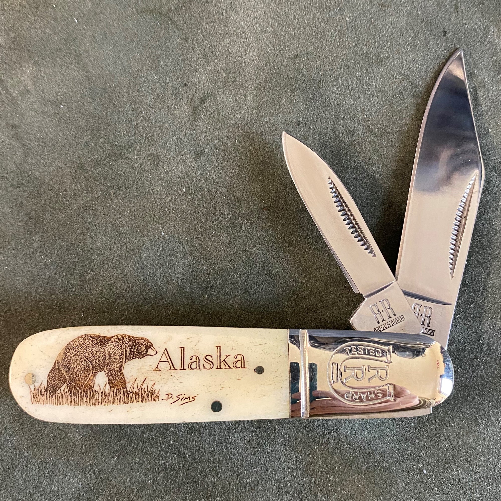 Alaska Scrimshaw 3.25 inch Knife