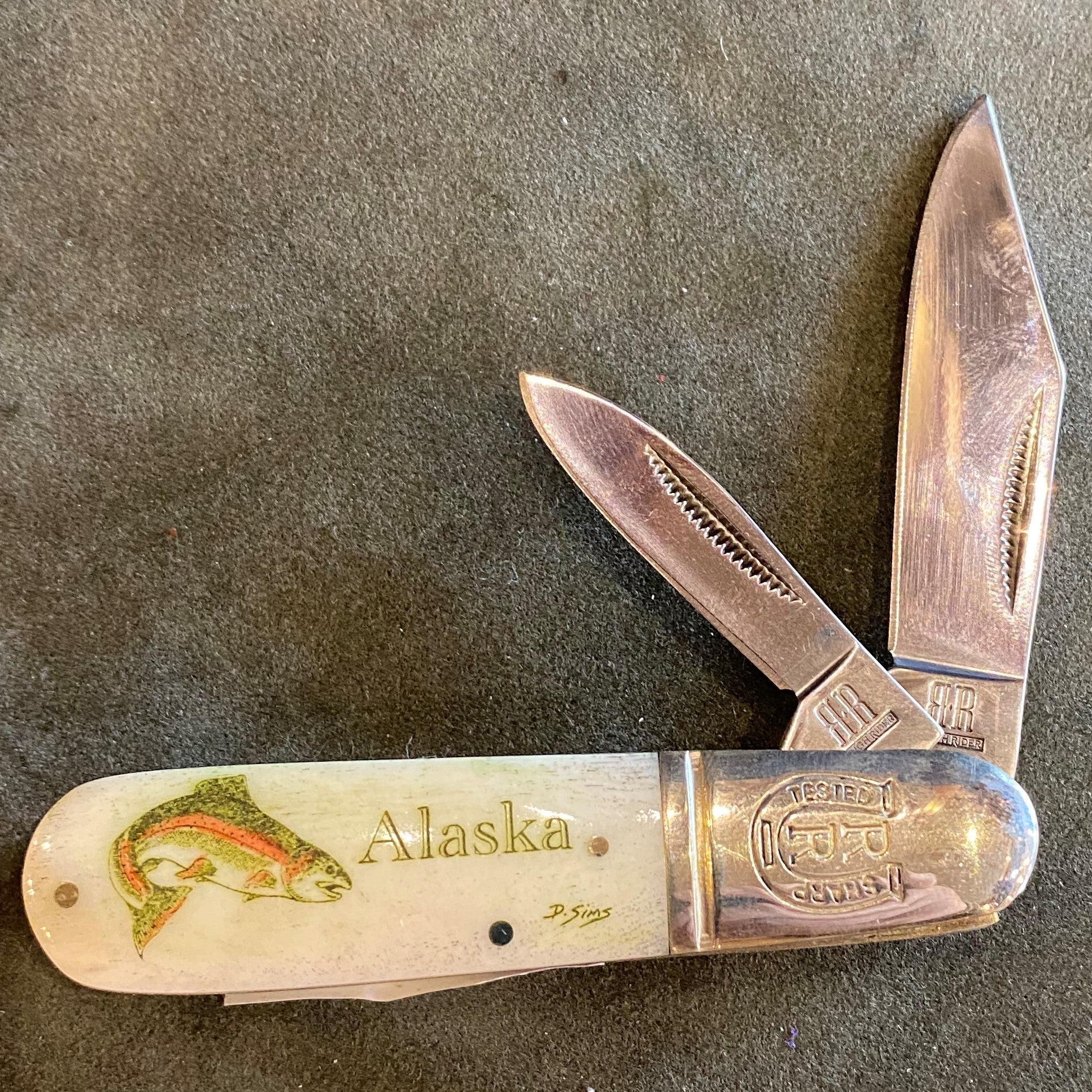 Alaska Scrimshaw 3.25 inch Knife