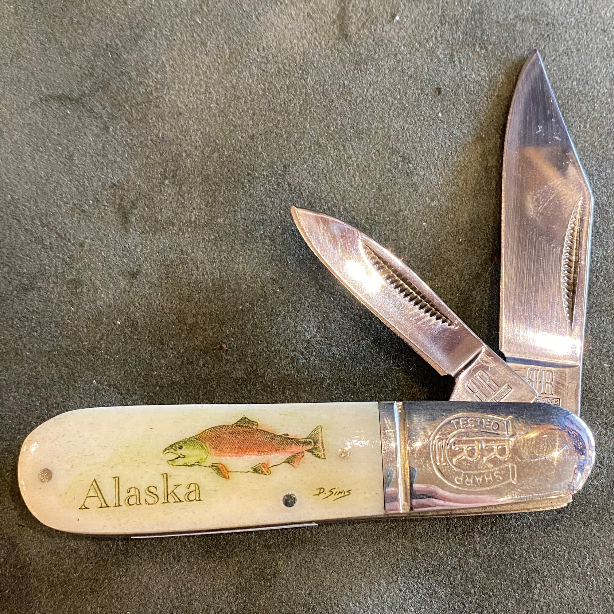 Alaska Scrimshaw 3.25 inch Knife